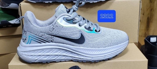 Picture of men's athletics sneakers